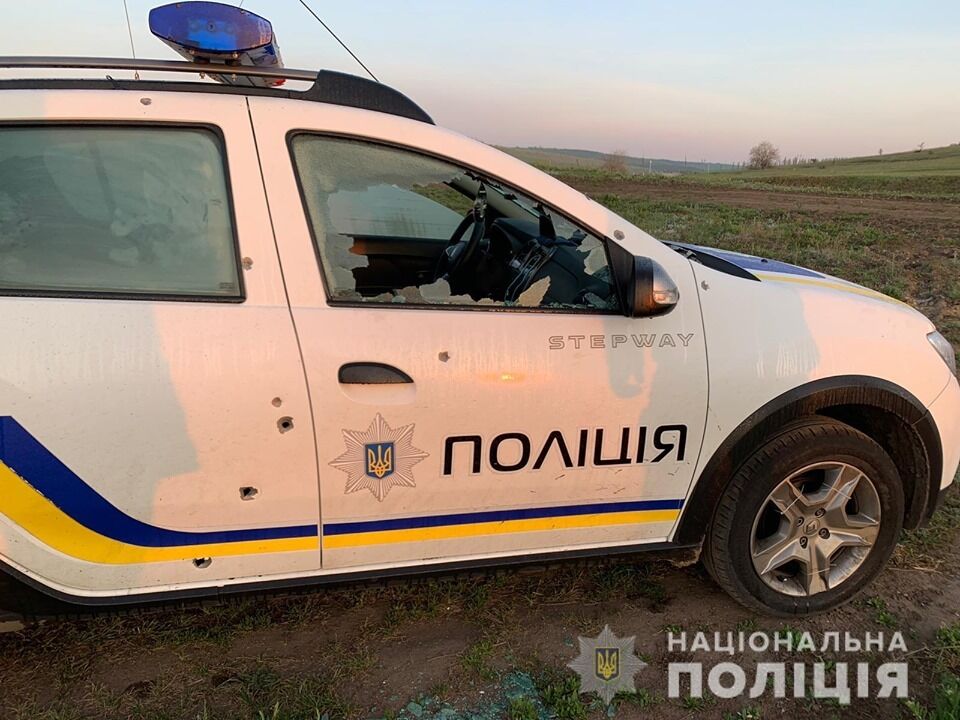 На Одесщине расстреляли авто полицейских: стрелок объявлен в розыск