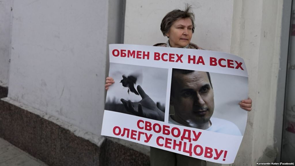 "Ні війні з Україною!" Росіяни влаштували зухвалу акцію під носом у Путіна