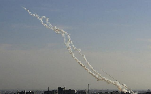 Полетіли сотні ракет: ситуація в Ізраїлі загострилася після обстрілу