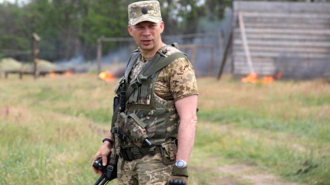Порошенко назначил нового командующего ООС на Донбассе