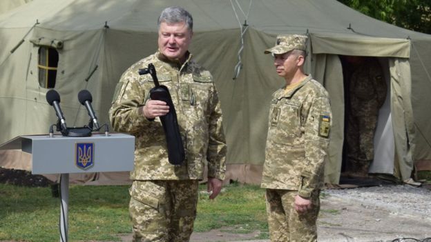 Порошенко назначил нового командующего ООС на Донбассе