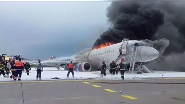 Знищений вогнем літак у "Шереметьєво"