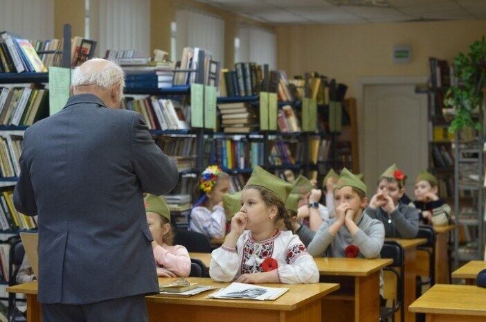 Советские пилотки и вышиванки: из-за детского праздника под Киевом разгорелся скандал