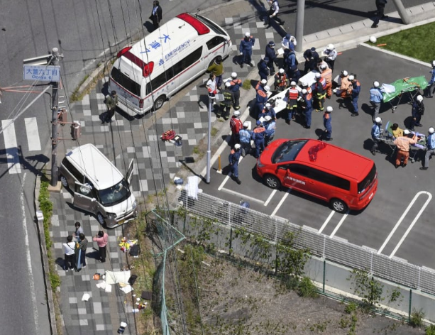 В Японии авто врезалось в толпу малышей из детсада: погибли двое, ранены 15 человек. Фото и видео ДТП