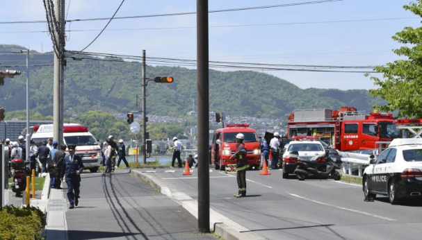 В Японії авто врізалося у натовп малюків із дитсадка: загинуло двоє, поранено 15 осіб. Фото та відео ДТП