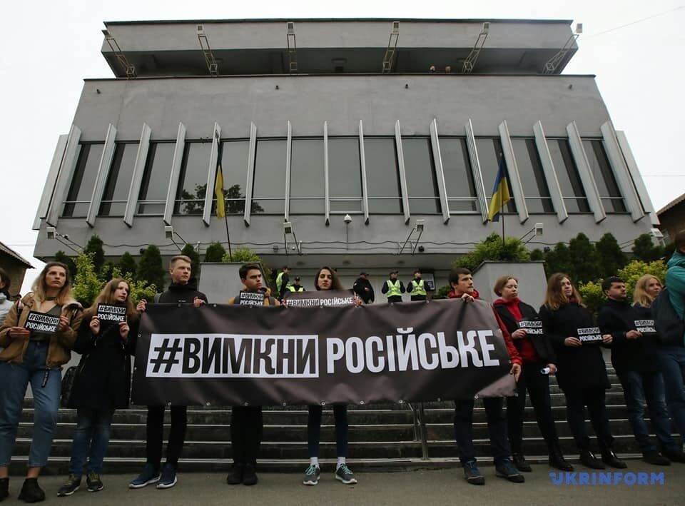 Залишили чорну мітку: в Києві ополчилися проти "Інтера" через 9 травня