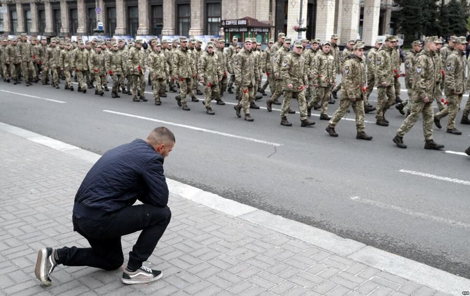 "Рве душу": матері загиблих на Донбасі Героїв змусили плакати українців. Потужні кадри