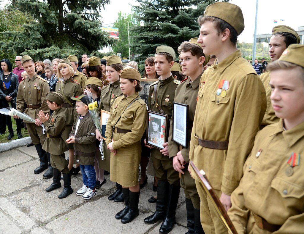 В День Победы Борис Колесников открыл отреставрированный памятник в Константиновке