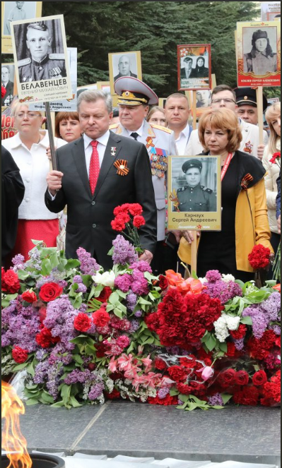 Мать скандальных ANNA MARIA с "дедом на палке" засветилась в Крыму