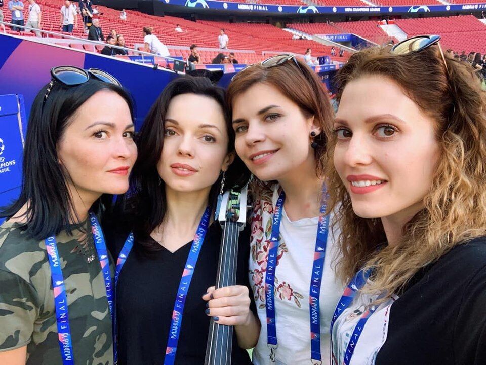 Asturia Girls на стадионе в Мадриде