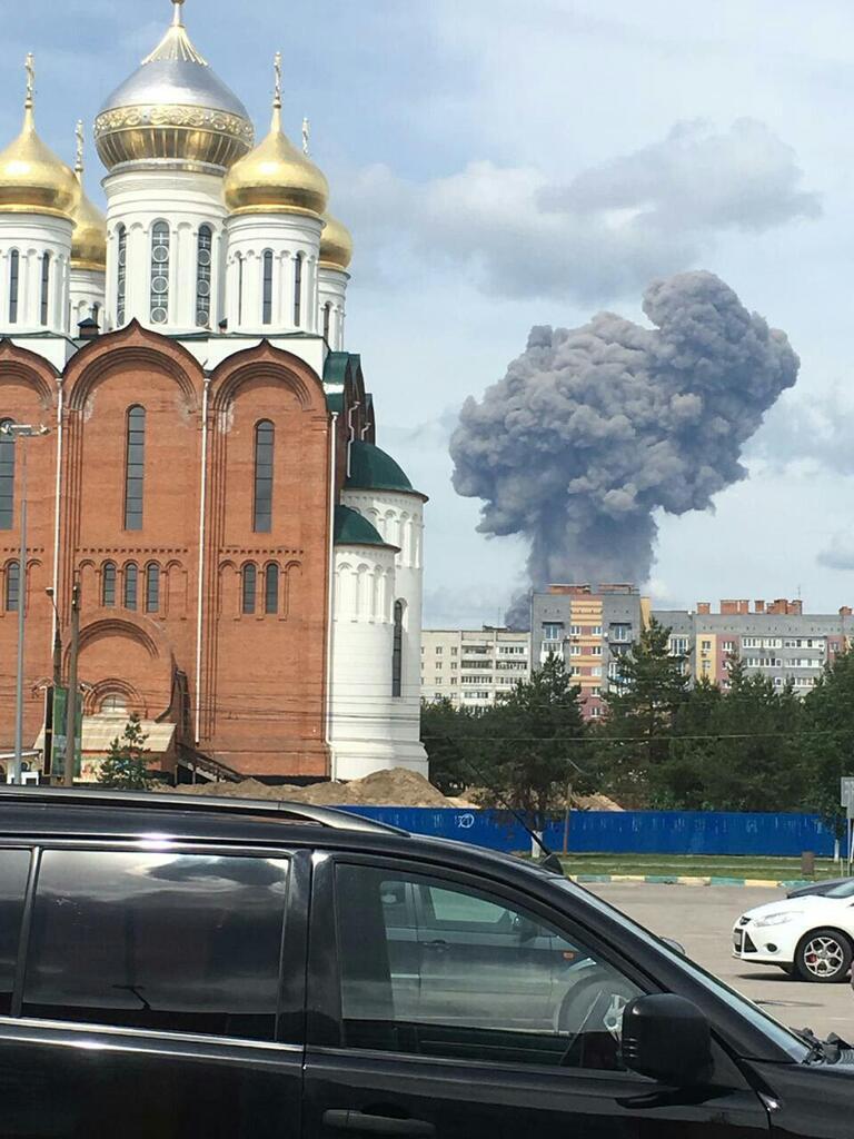 Очевидцы публикуют в соцсетях фото с места ЧП в Дзержинске