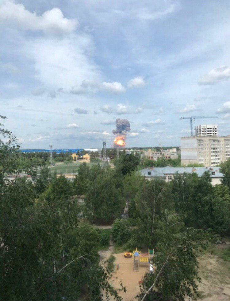Очевидці публікують у соцмережах фото з місця НП у Дзержинську