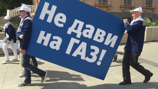 "Не смешите Искандеры": сеть высмеяла пикет в России из-за санкций