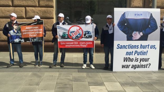 "Не смешите Искандеры": сеть высмеяла пикет в России из-за санкций