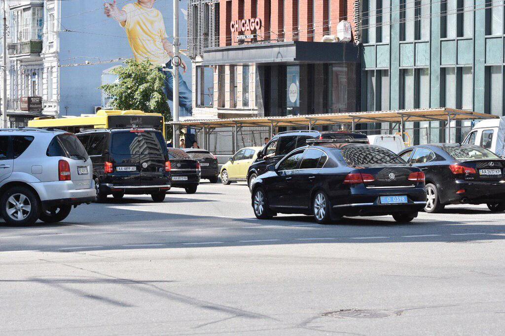 Кортеж президента Украины увеличился до шести автомобилей