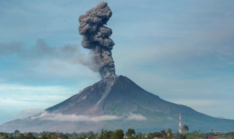 В Индонезии проснулся древний вулкан