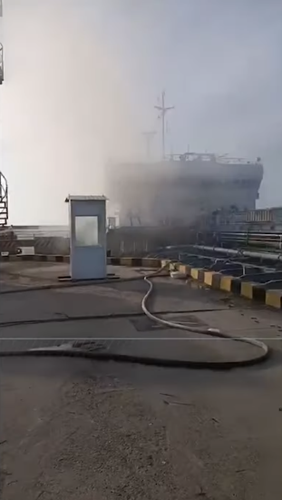 В России рванул танкер с нефтью: трое погибли. Фото и видео