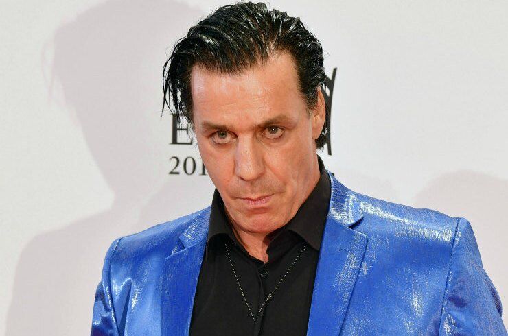 Солист Rammstein сломал челюсть поклоннику