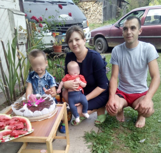 Иван Магей с женой и детьми