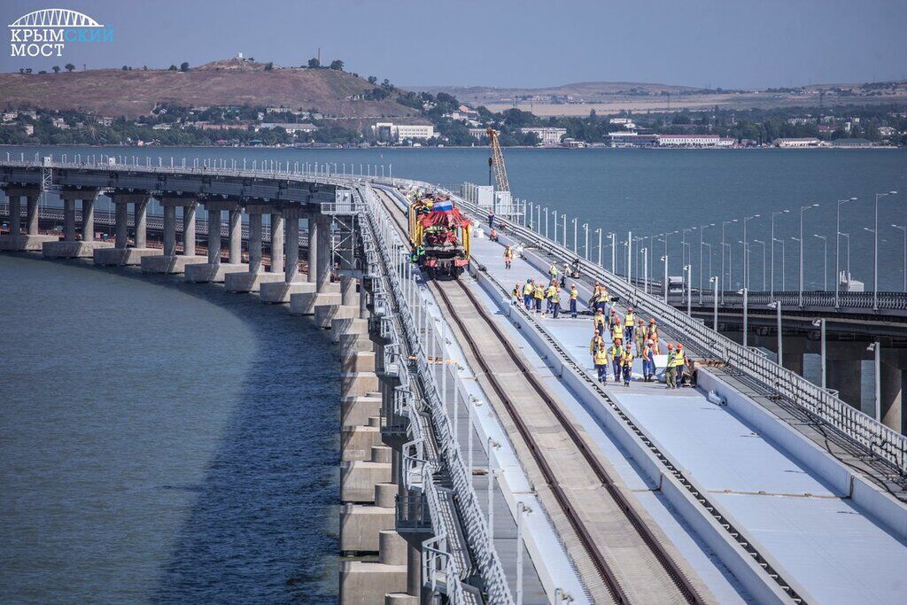 В Крыму осуществили стыковку рельсов железнодорожных путей