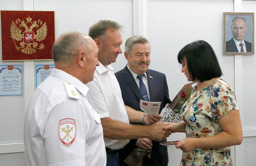 Жителі Донбасу отримали паспорти Росії
