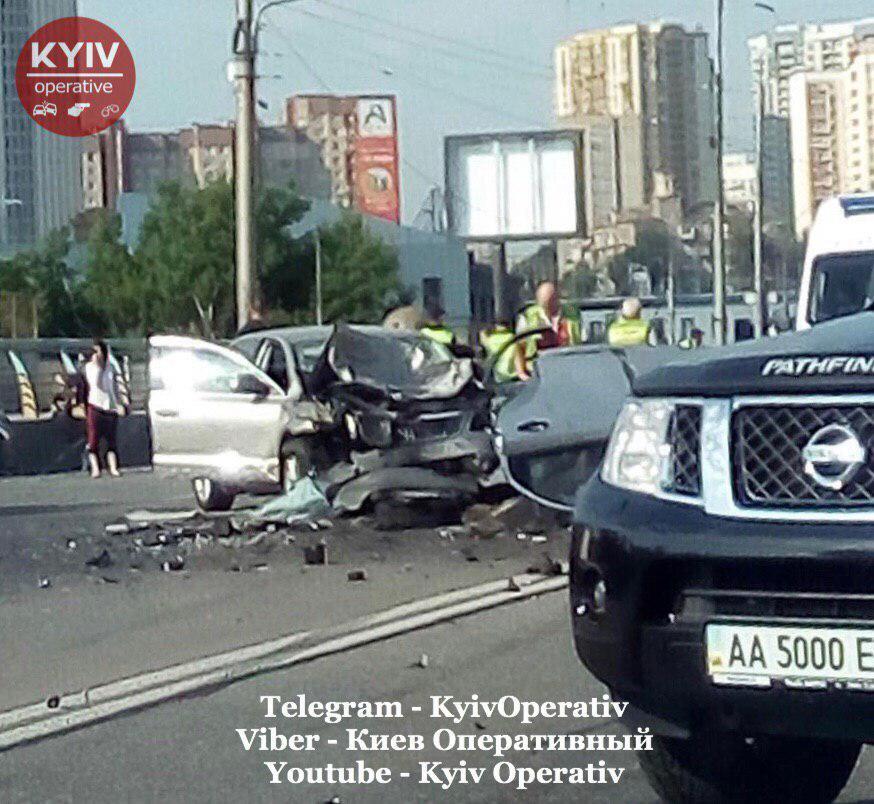 Разорвало на части: в Киеве случилось жуткое ДТП с 4 погибшими. Фото и видео 18+