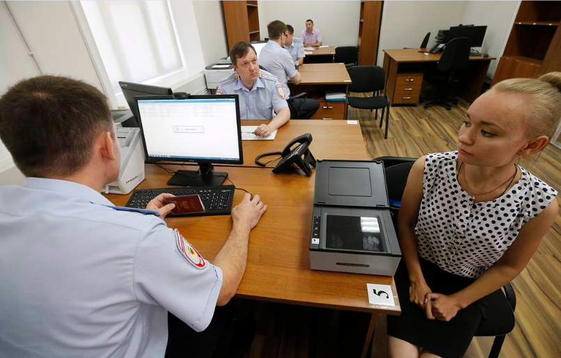 Жители Донбасса получили паспорта России