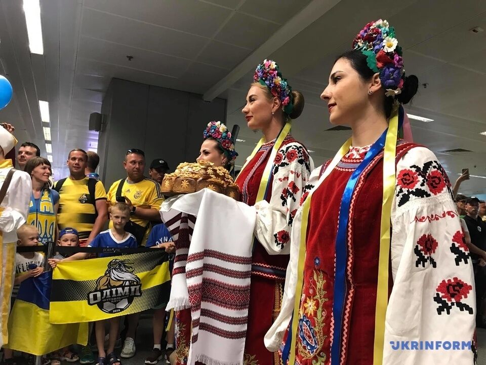 Збірній України U-20 влаштували фантастичний прийом в Борисполі