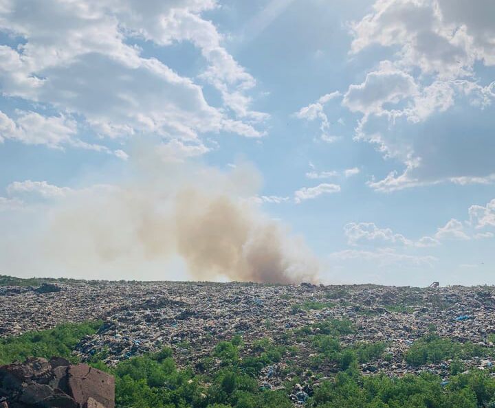 Під Миколаєвом спалахнув сміттєвий полігон: фото масштабної пожежі