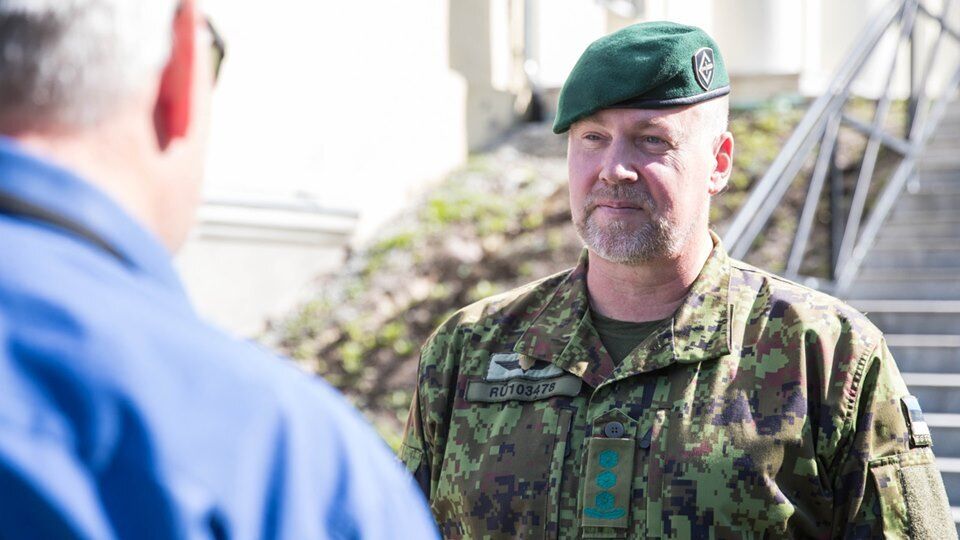 Полковник Рихо Ухтеги, командующий добровольческих сил Лиги обороны Эстонии (Кайтселийт)