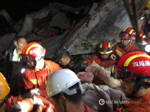 На Китай обрушилось землетрясение: 12 погибших, 134 пострадавших