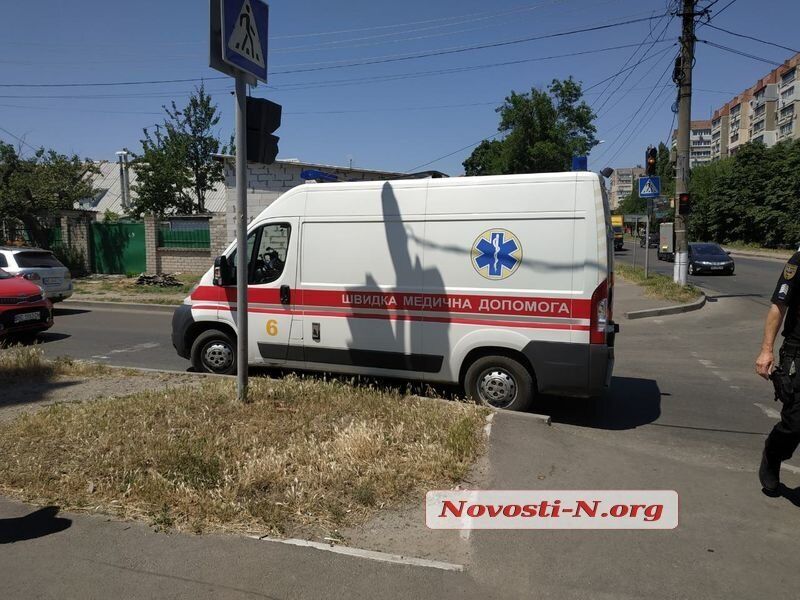 В Николаеве скорая сбила школьницу и скрылась: фото и видео с места ДТП