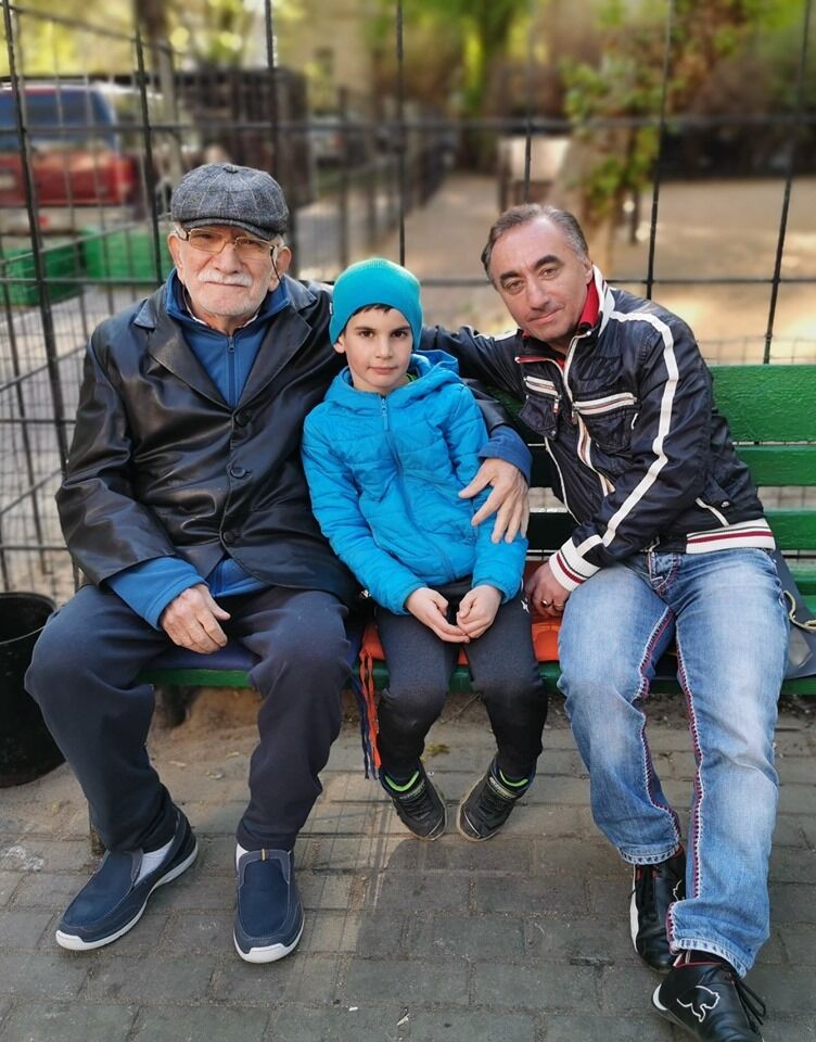 Армен Джигарханян із сім'єю