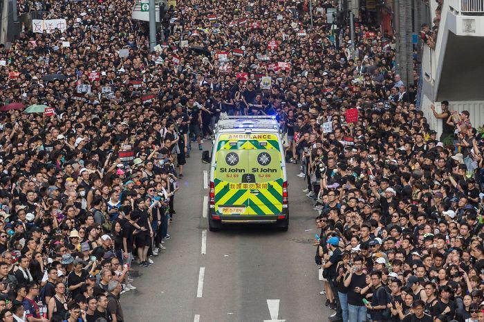 Миллионы людей вышли на протесты в Гонконге: что происходит, фото и видео
