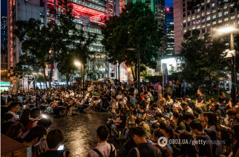 Миллионы людей вышли на протесты в Гонконге: что происходит, фото и видео