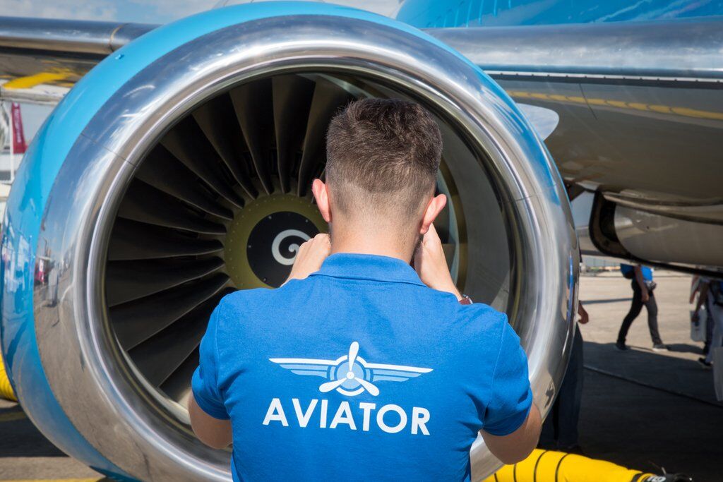 Колесніков показав сотні українських студентів найбільший авіасалон Ле Бурже 2019 у Парижі