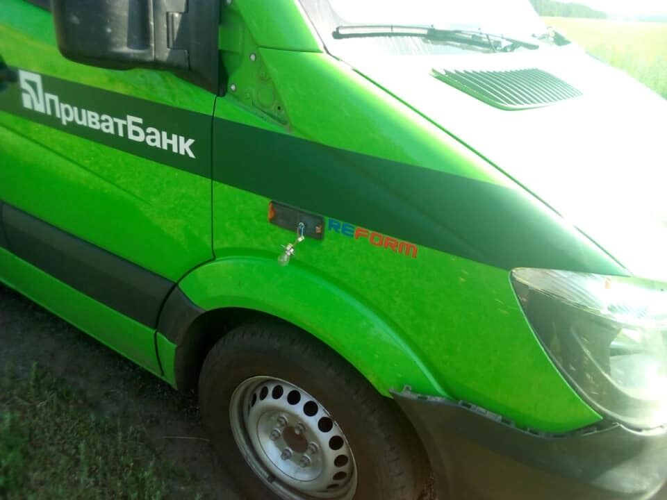 В Луганской области преступники пытались ограбить инкассаторский автомобиль ПриватБанка