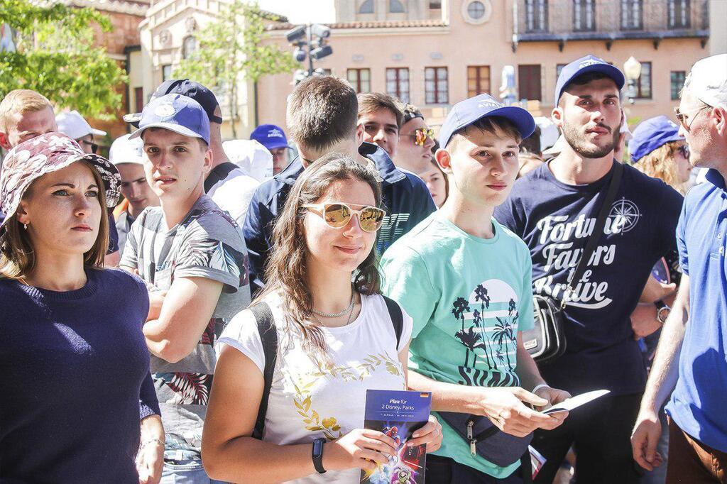 Ожившая сказка: сто украинских студентов посетили парижский Диснейленд