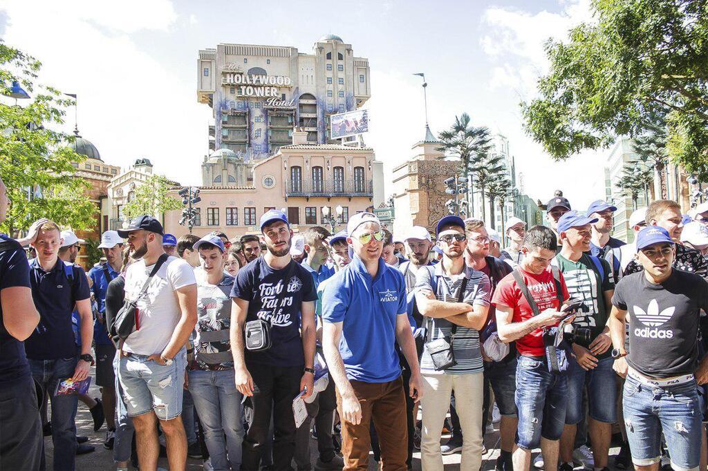 Жива казка: сто українських студентів відвідали паризький Діснейленд