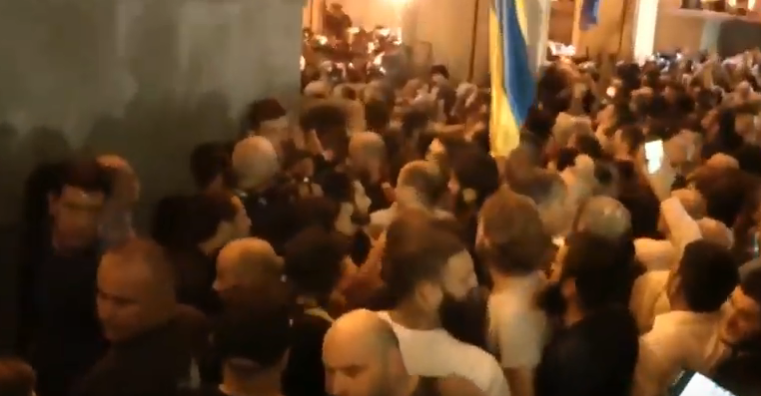 В протестах в Грузии пропагандисты Кремля нашли "украинский след". Видео