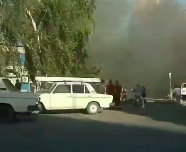 На Донетчине вспыхнул масштабный пожар: фото и видео с места ЧП