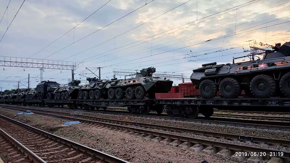Путін завів колони військових і танки у Білорусь