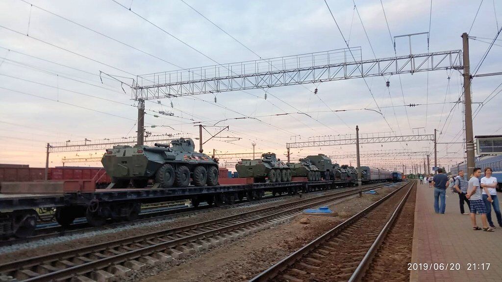 Путін завів колони військових і танки у Білорусь
