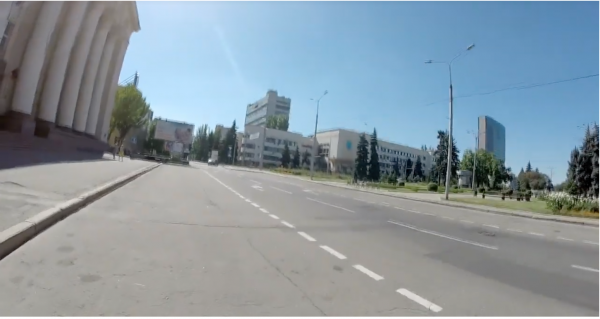Дончанин показал безлюдные центральные улицы и главную площадь города