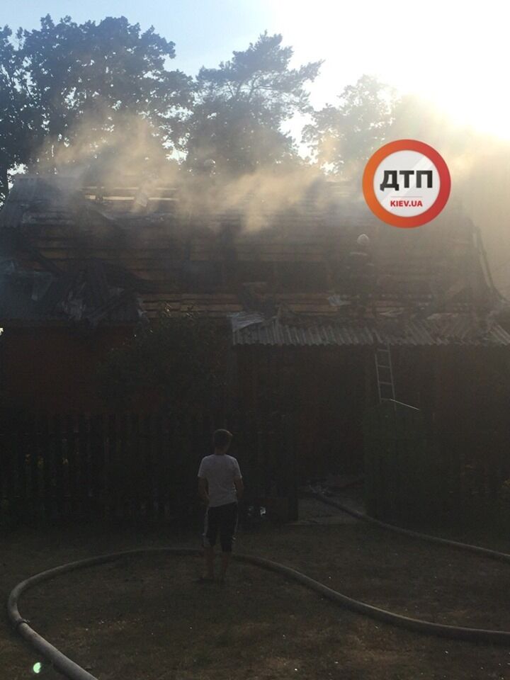 Під Києвом згорів будинок, де знімався серіал "Свати": з'явилися фото