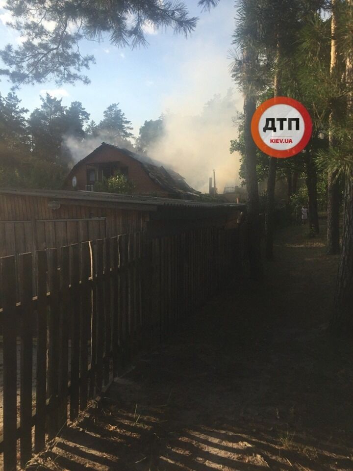 Под Киевом сгорел дом, где снимался сериал "Сваты": появились фото