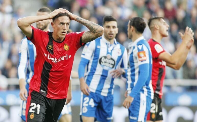 Футболіст в'їхав прямою ногою в обличчя супернику: страшне відео