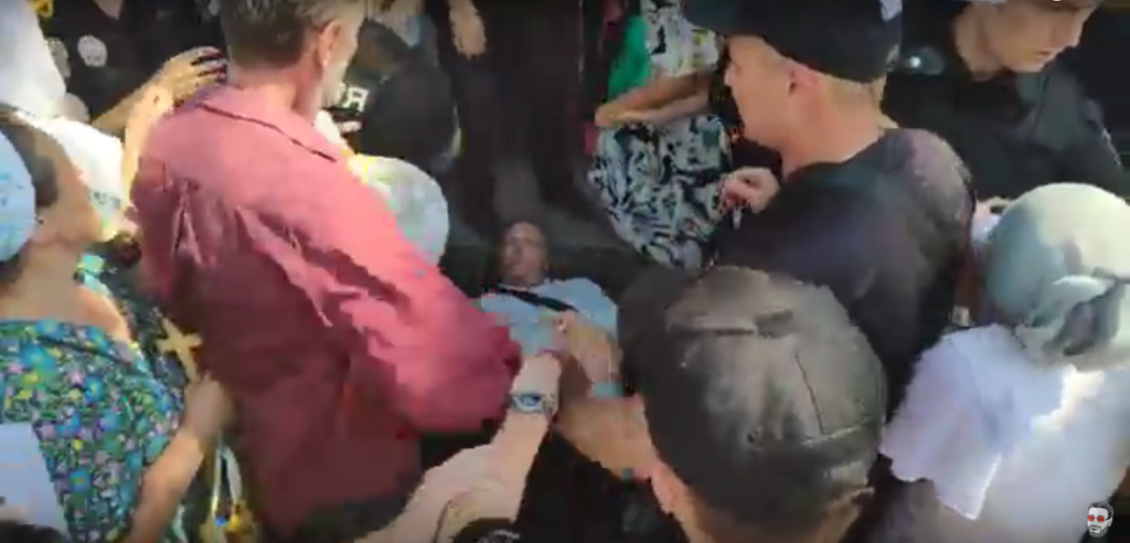 Горланили "Священну війну": в центрі Києва зняли збіговисько "русского міра". Відео