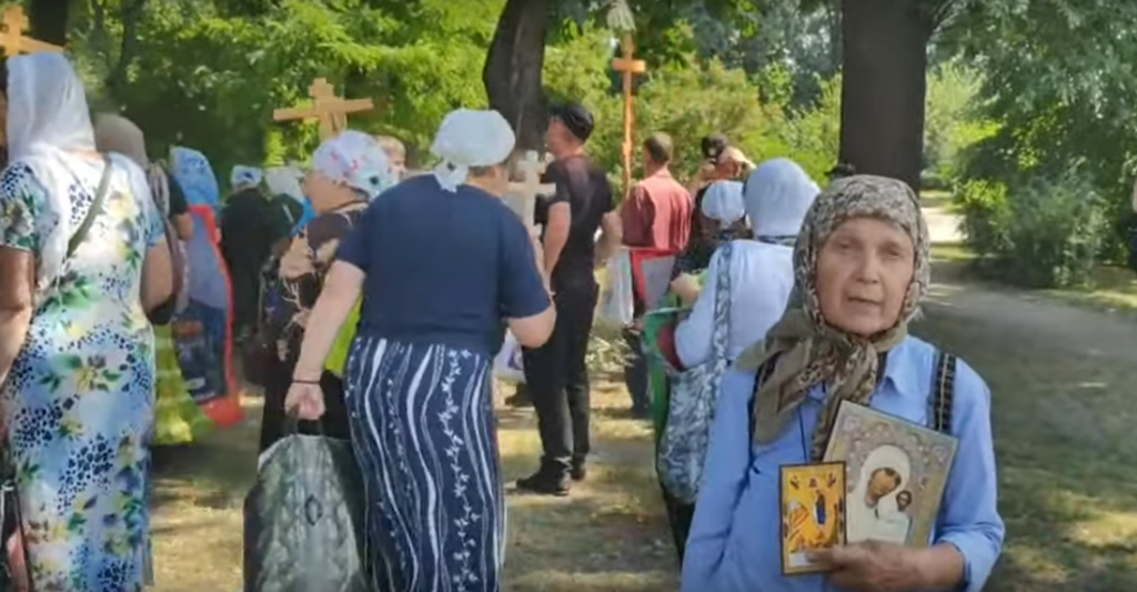 Горланили "Священну війну": в центрі Києва зняли збіговисько "русского міра". Відео
