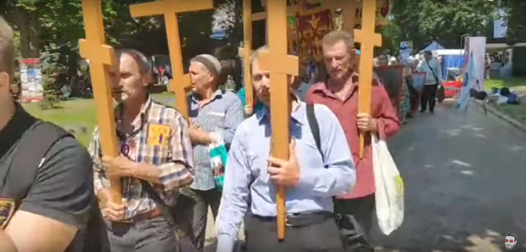 Горланили "Священну війну": в центрі Києва зняли збіговисько "русского міра". Відео